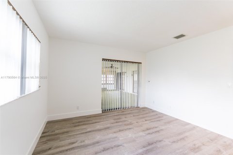 House in Delray Beach, Florida 2 bedrooms, 126.72 sq.m. № 1647600 - photo 12
