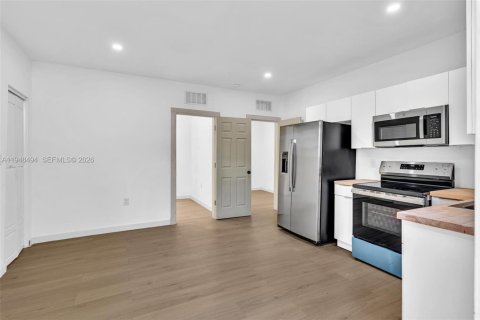 Commercial property in Fort Lauderdale, Florida № 2057478 - photo 11