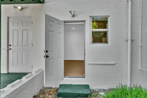 Commercial property in Fort Lauderdale, Florida № 2057478 - photo 9