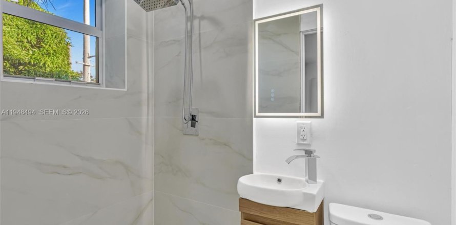 Commercial property in Fort Lauderdale, Florida № 2057478