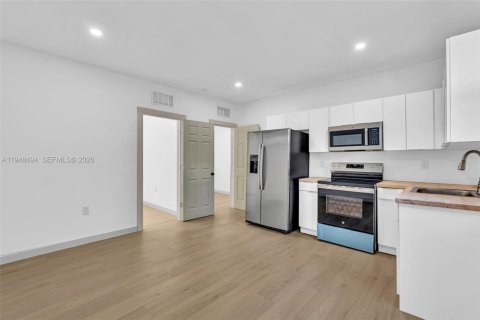 Commercial property in Fort Lauderdale, Florida № 2057478 - photo 12