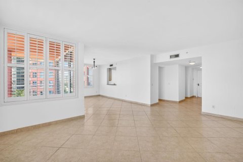 Снять в аренду кондоминиум в Форт-Лодердейл, Флорида 3 комнаты, 148.74м2, № 2259877 - фото 10