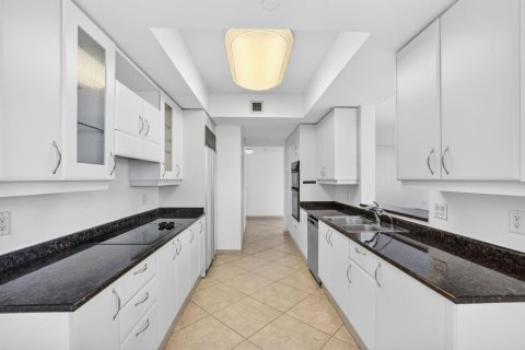Снять в аренду кондоминиум в Форт-Лодердейл, Флорида 3 комнаты, 148.74м2, № 2259877 - фото 16