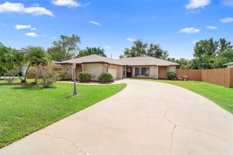 House in Deltona, Florida 4 bedrooms, 179.77 sq.m. № 1894567 - photo 2