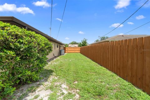 House in Deltona, Florida 4 bedrooms, 179.77 sq.m. № 1894567 - photo 6