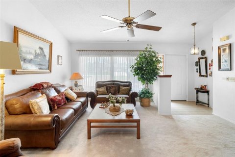 House in Deltona, Florida 4 bedrooms, 179.77 sq.m. № 1894567 - photo 24