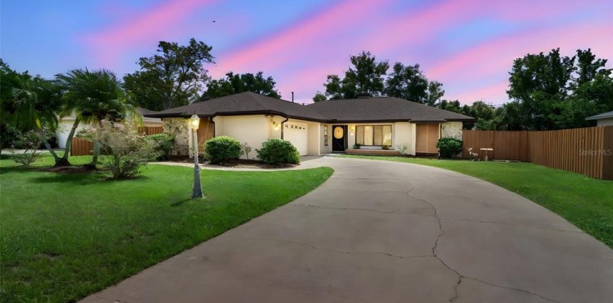 House in Deltona, Florida 4 bedrooms, 179.77 sq.m. № 1894567