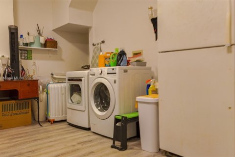Casa en venta en Pembroke Pines, Florida, 3 dormitorios, 176.7 m2 № 1713464 - foto 20