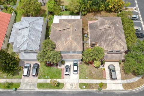 Casa en venta en Pembroke Pines, Florida, 3 dormitorios, 176.7 m2 № 1713464 - foto 3