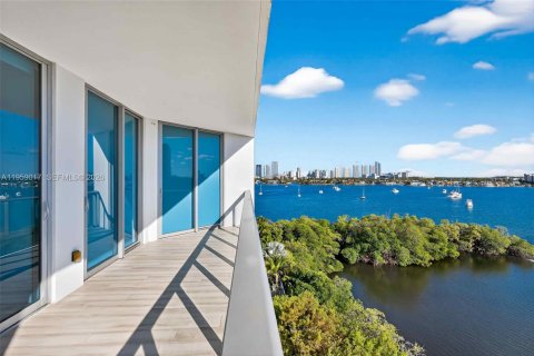 Condo in North Miami Beach, Florida, 3 bedrooms  № 2029606 - photo 11