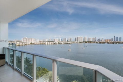 Condo in North Miami Beach, Florida, 3 bedrooms  № 2029606 - photo 4