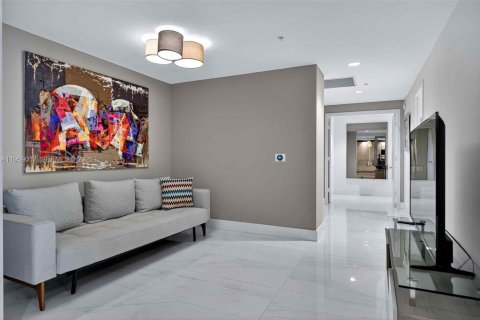 Condo in North Miami Beach, Florida, 3 bedrooms  № 2029606 - photo 27