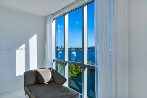 Condo in North Miami Beach, Florida, 3 bedrooms  № 2029606 - photo 21