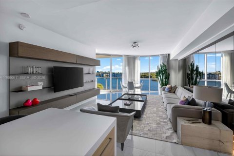 Condo in North Miami Beach, Florida, 3 bedrooms  № 2029606 - photo 6