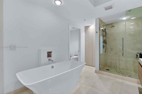 Condo in North Miami Beach, Florida, 3 bedrooms  № 2029606 - photo 18