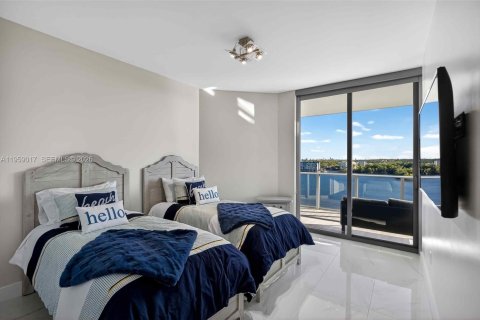 Condo in North Miami Beach, Florida, 3 bedrooms  № 2029606 - photo 14