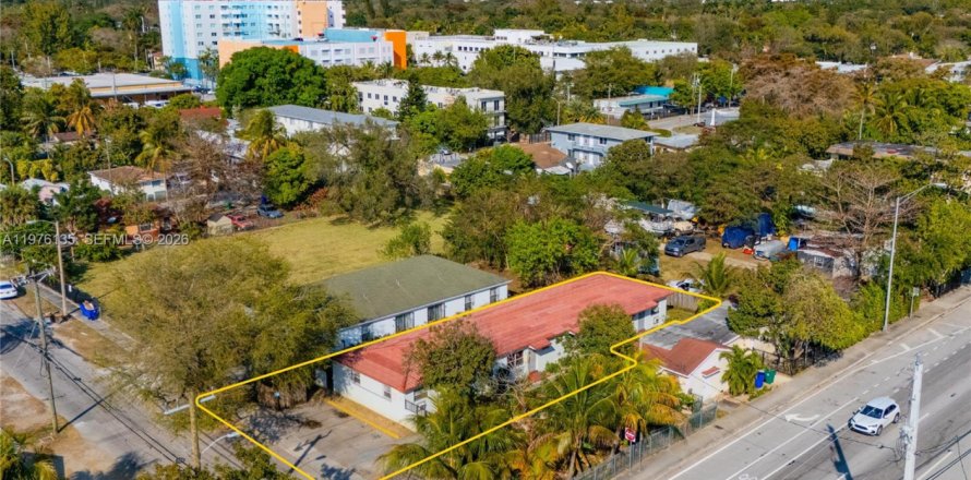Commercial property in Miami, Florida № 2042639