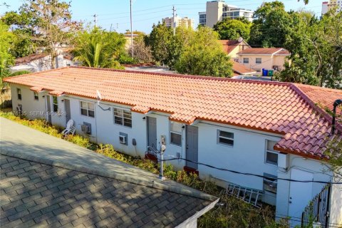 Commercial property in Miami, Florida № 2042639 - photo 4