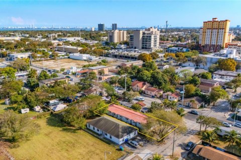 Commercial property in Miami, Florida № 2042639 - photo 11