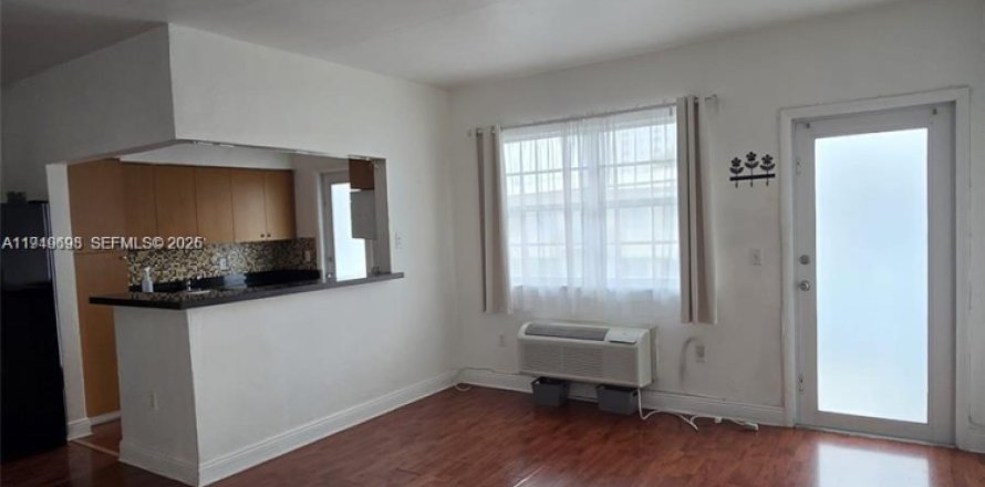 Кондоминиум с 1 спальней в Майами-Бич, Флорида № 2005395