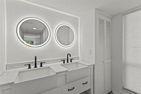 Condo in Sarasota, Florida, 3 bedrooms  № 2232871 - photo 23