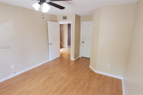 Condo in Coral Springs, Florida, 2 bedrooms  № 2068873 - photo 12