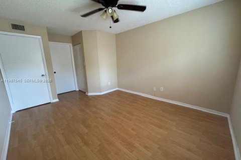 Condo in Coral Springs, Florida, 2 bedrooms  № 2068873 - photo 23