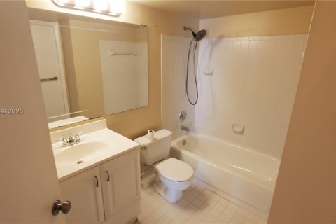 Condo in Coral Springs, Florida, 2 bedrooms  № 2068873 - photo 18