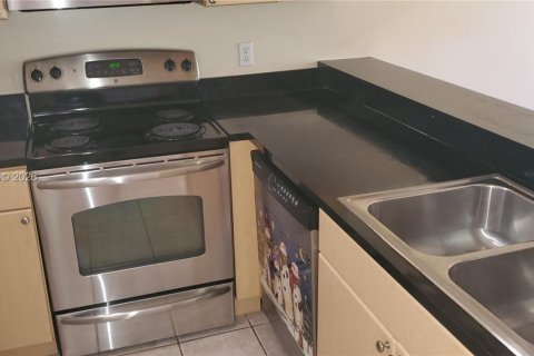 Condo in Coral Springs, Florida, 2 bedrooms  № 2068873 - photo 13