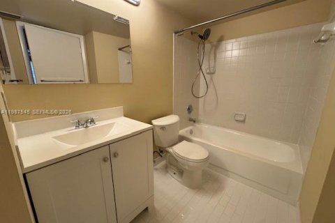 Condo in Coral Springs, Florida, 2 bedrooms  № 2068873 - photo 25