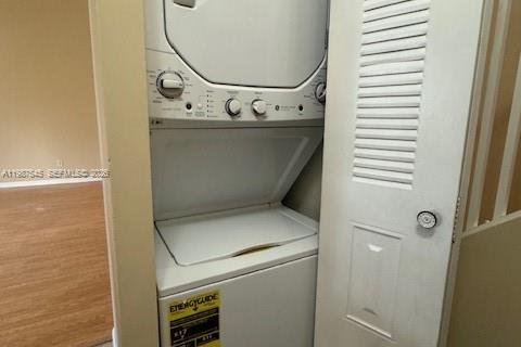 Condo in Coral Springs, Florida, 2 bedrooms  № 2068873 - photo 16