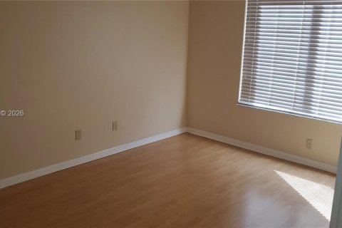 Condo in Coral Springs, Florida, 2 bedrooms  № 2068873 - photo 17