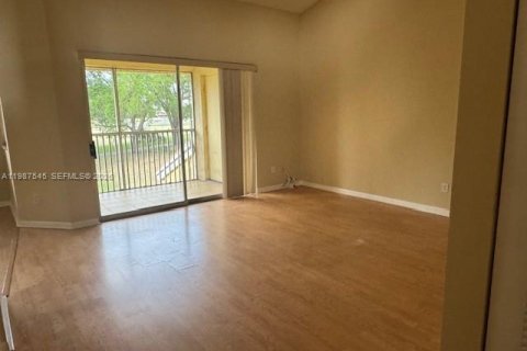 Condo in Coral Springs, Florida, 2 bedrooms  № 2068873 - photo 8