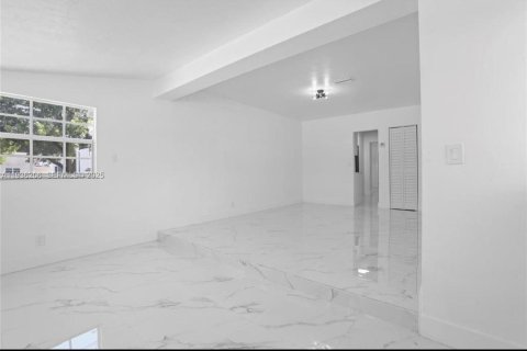 House in Fort Lauderdale, Florida 3 bedrooms, 176.89 sq.m. № 1994624 - photo 8