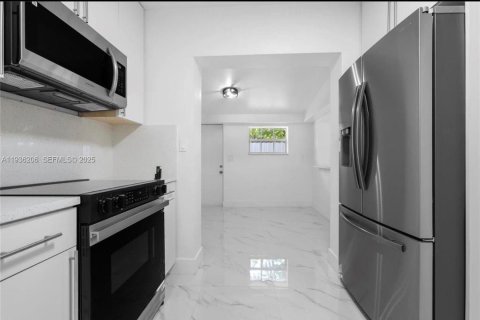 House in Fort Lauderdale, Florida 3 bedrooms, 176.89 sq.m. № 1994624 - photo 5