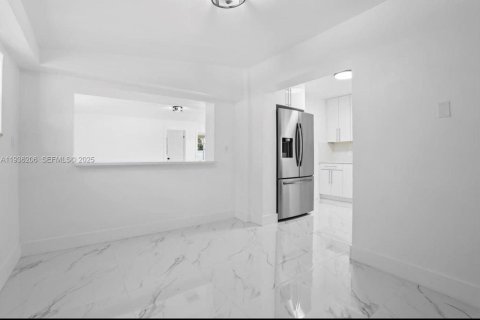 House in Fort Lauderdale, Florida 3 bedrooms, 176.89 sq.m. № 1994624 - photo 10