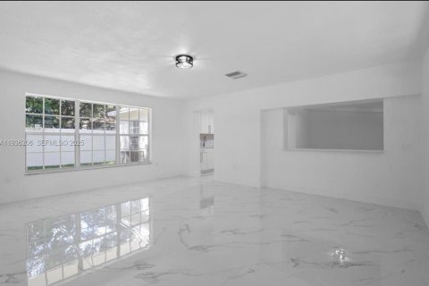 House in Fort Lauderdale, Florida 3 bedrooms, 176.89 sq.m. № 1994624 - photo 6