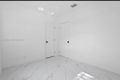 House in Fort Lauderdale, Florida 3 bedrooms, 176.89 sq.m. № 1994624 - photo 9