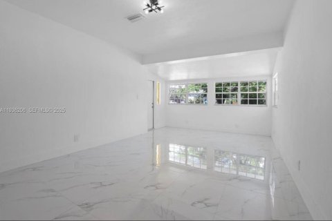 House in Fort Lauderdale, Florida 3 bedrooms, 176.89 sq.m. № 1994624 - photo 13