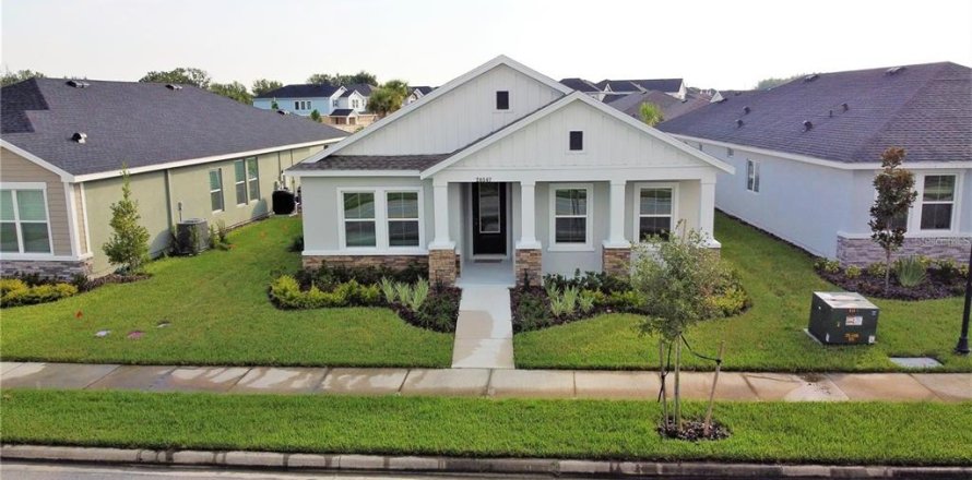 House in Wesley Chapel, Florida 3 bedrooms, 155.7 sq.m. № 1743193