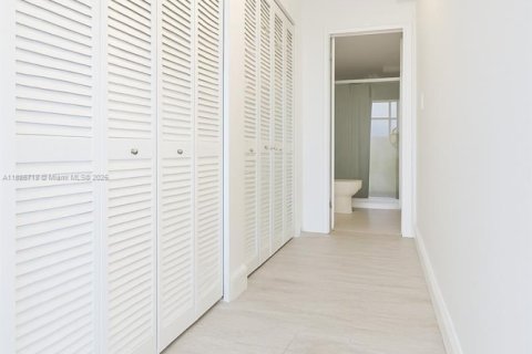 Condominio en venta en Miami Beach, Florida, 2 dormitorios, 86.4 m2 № 1951341 - foto 18