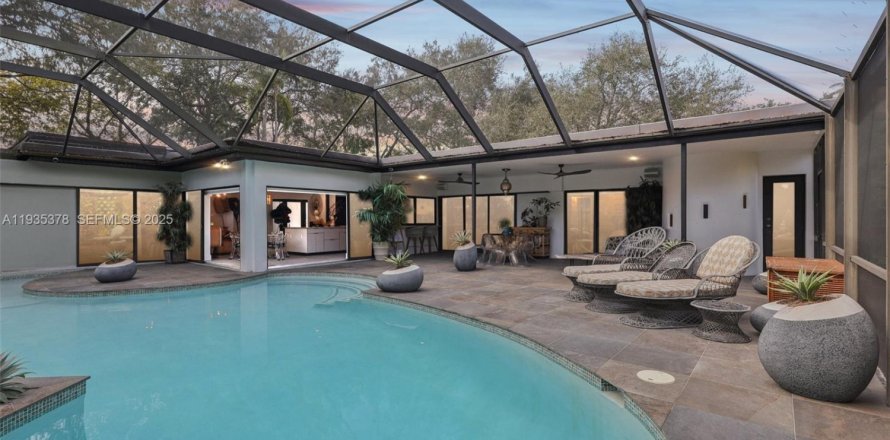 Casa en Cutler Bay, Florida 3 dormitorios, 197.97 m2 № 1993478