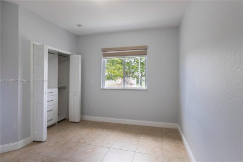Townhouse in Hialeah, Florida 2 bedrooms, 106.84 sq.m. № 1944915 - photo 20