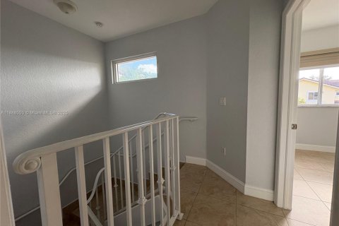 Townhouse in Hialeah, Florida 2 bedrooms, 106.84 sq.m. № 1944915 - photo 22