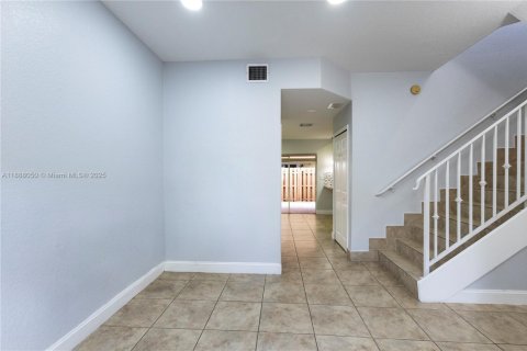 Townhouse in Hialeah, Florida 2 bedrooms, 106.84 sq.m. № 1944915 - photo 6