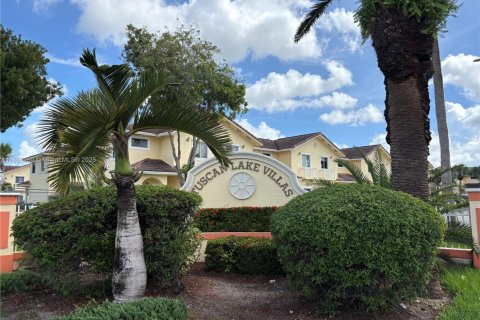 Townhouse in Hialeah, Florida 2 bedrooms, 106.84 sq.m. № 1944915 - photo 30