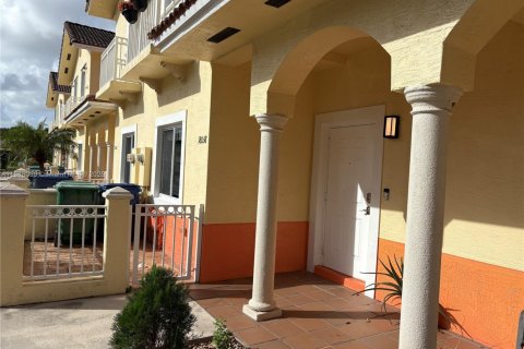 Townhouse in Hialeah, Florida 2 bedrooms, 106.84 sq.m. № 1944915 - photo 3