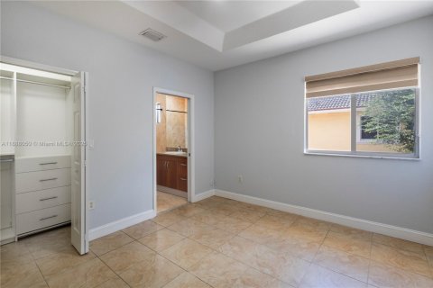 Townhouse in Hialeah, Florida 2 bedrooms, 106.84 sq.m. № 1944915 - photo 19