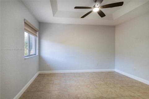 Townhouse in Hialeah, Florida 2 bedrooms, 106.84 sq.m. № 1944915 - photo 17