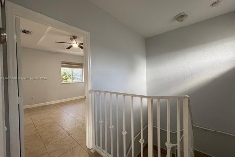 Townhouse in Hialeah, Florida 2 bedrooms, 106.84 sq.m. № 1944915 - photo 25
